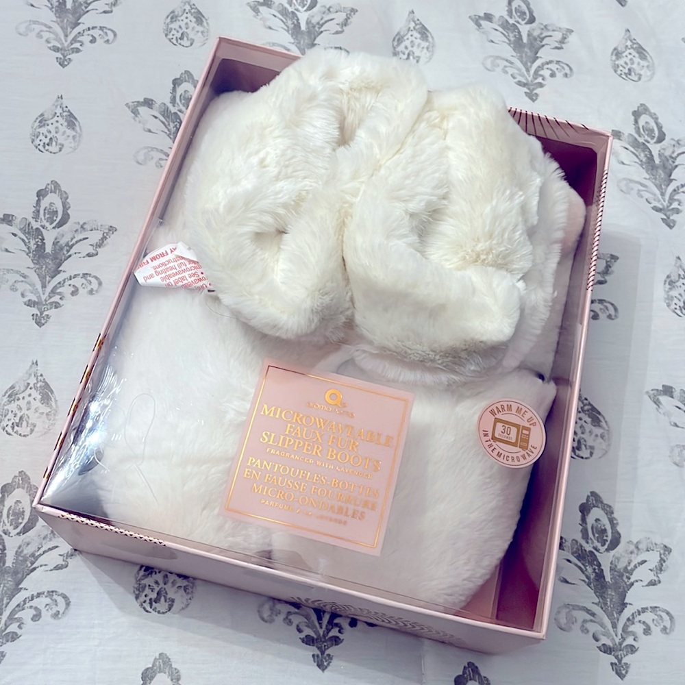BNIB Microwavable faux fur white slipper boots  SIZE 8